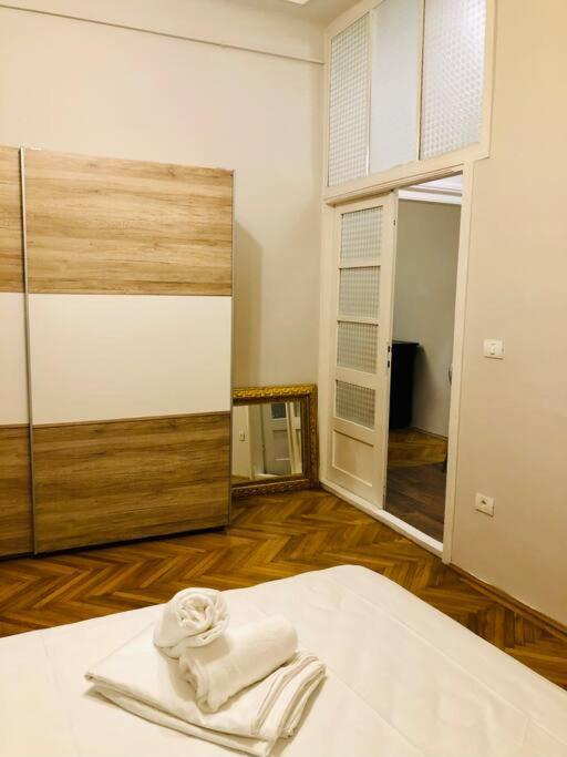 Ultra-Central And Elegant Ap In Opera Square Vic23 تيميشورا المظهر الخارجي الصورة